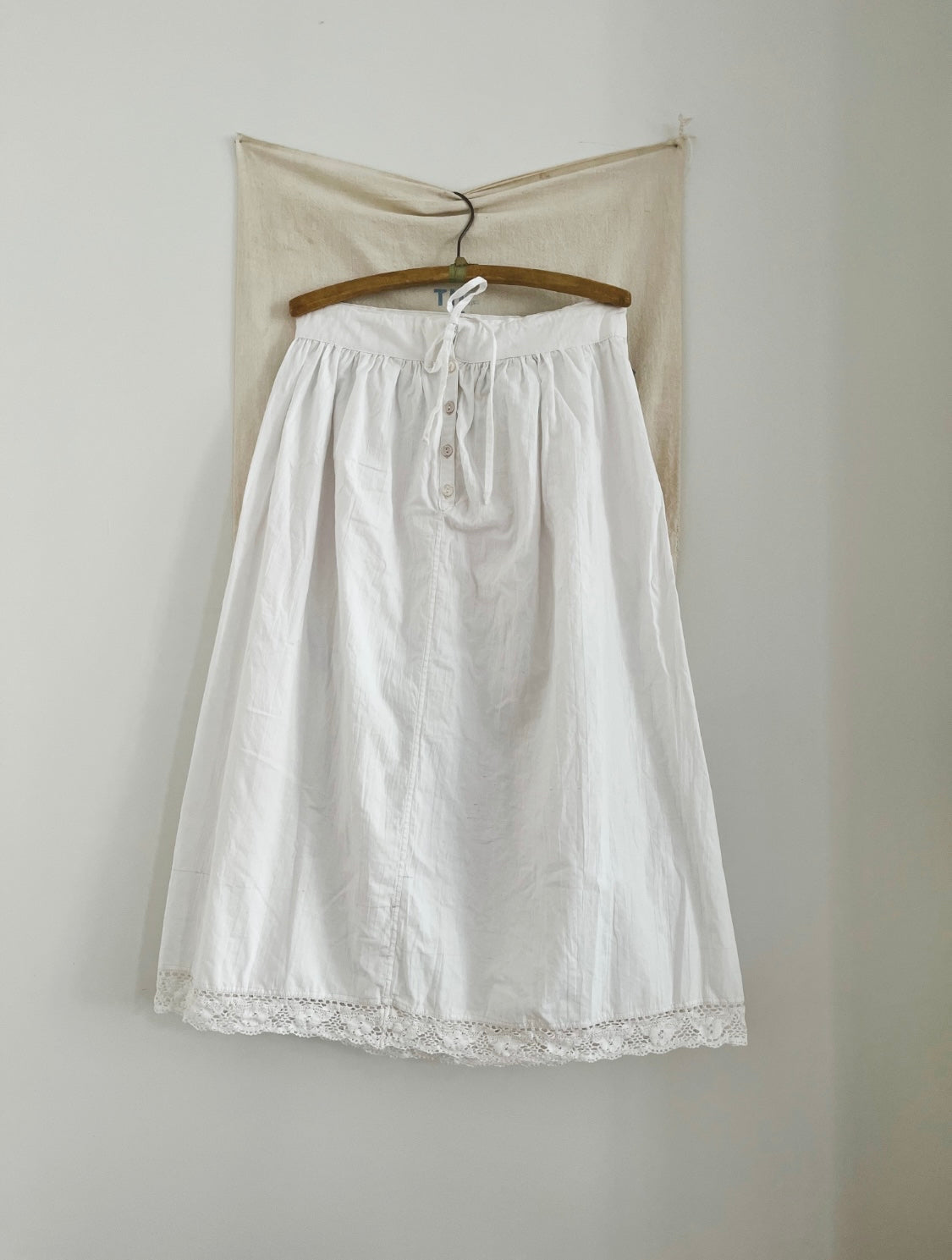 The White Skirt 01 (made to order)