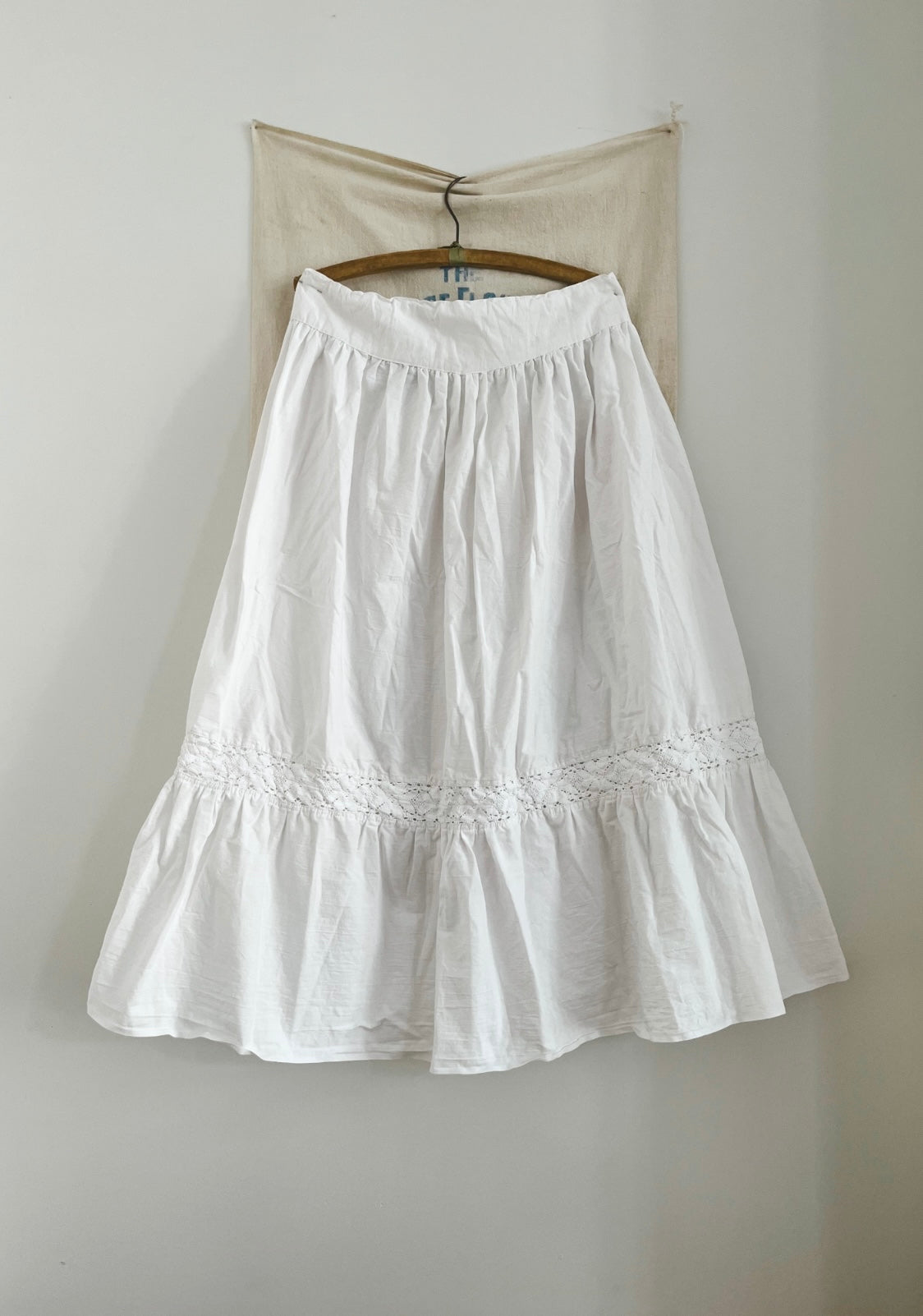 The White Skirt 02 (made to order)