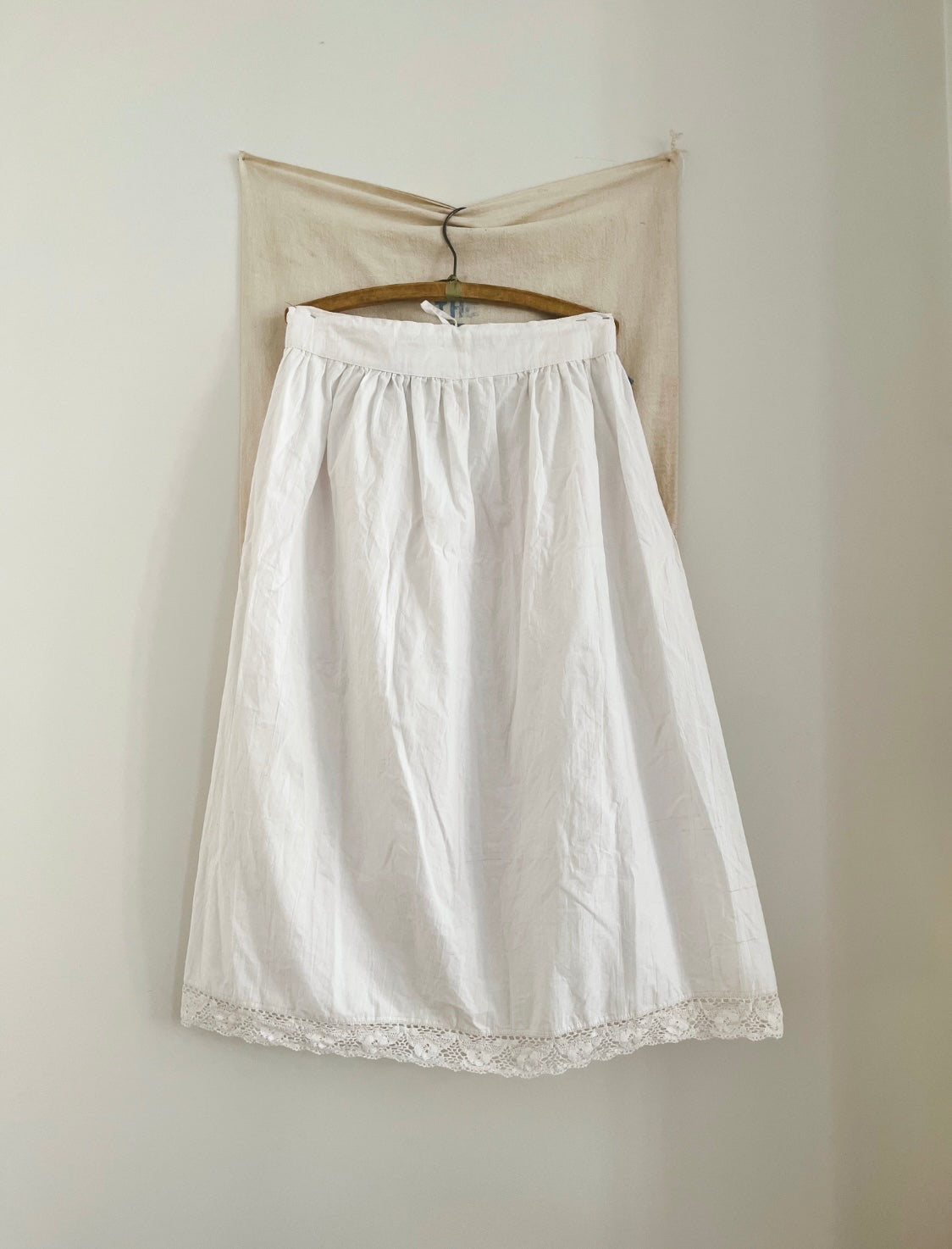 The White Skirt 01 (made to order)