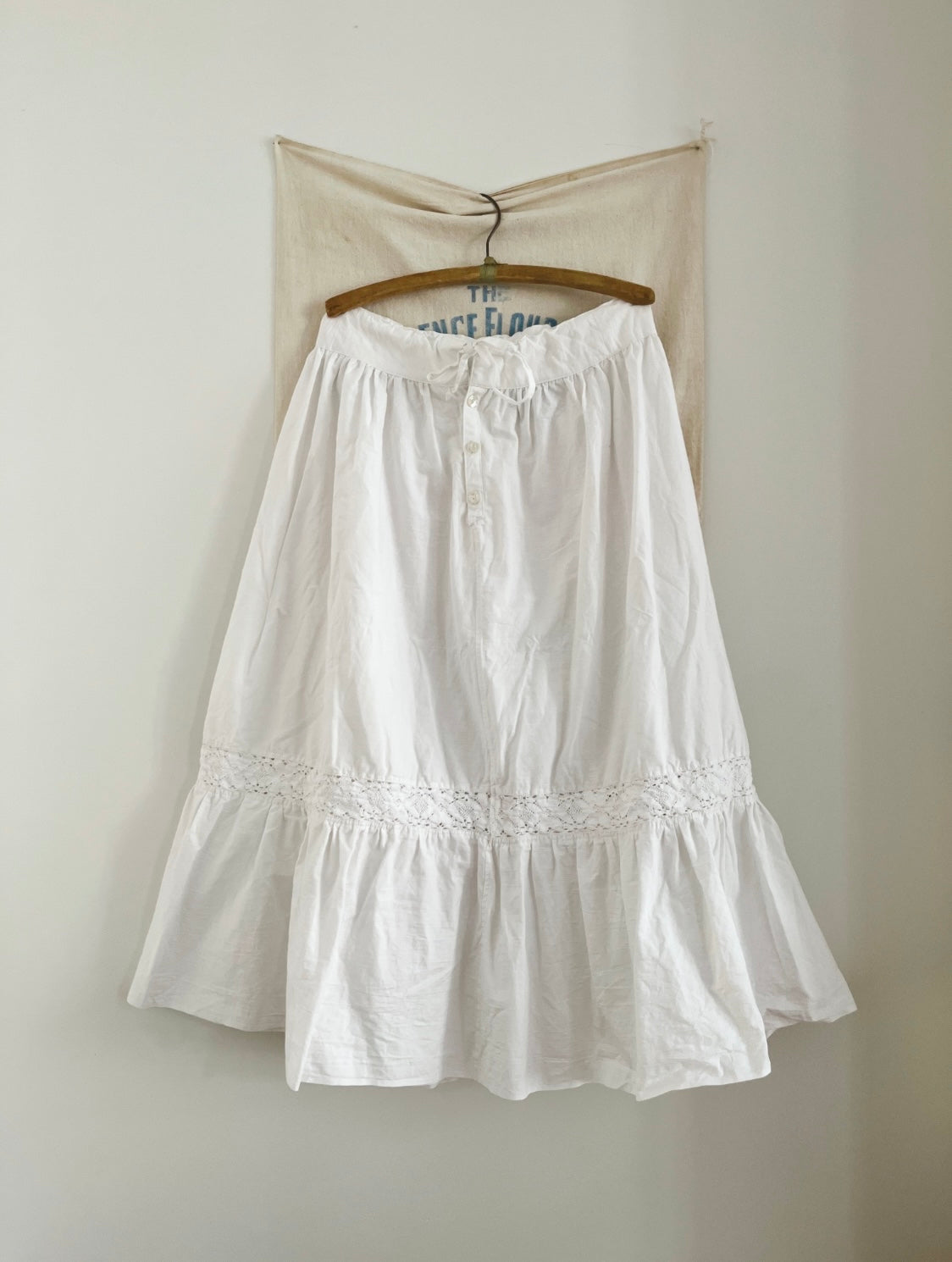 The White Skirt 02 (made to order)