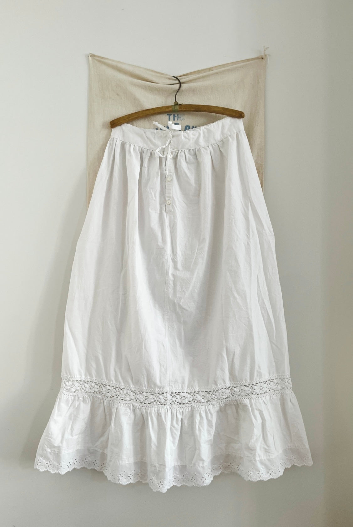 The White Skirt 03 (made to order)