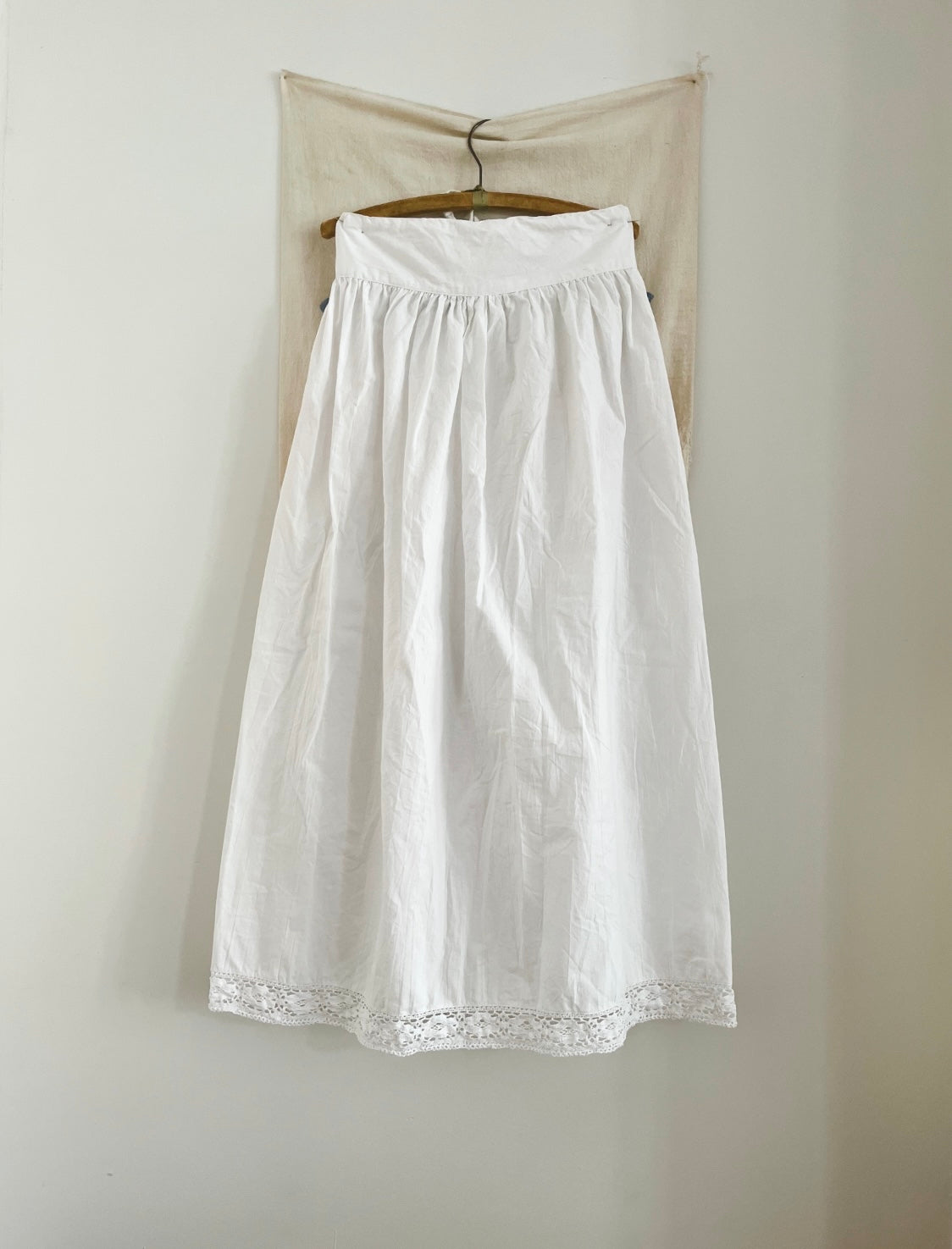 The White Skirt 04 (made to order)